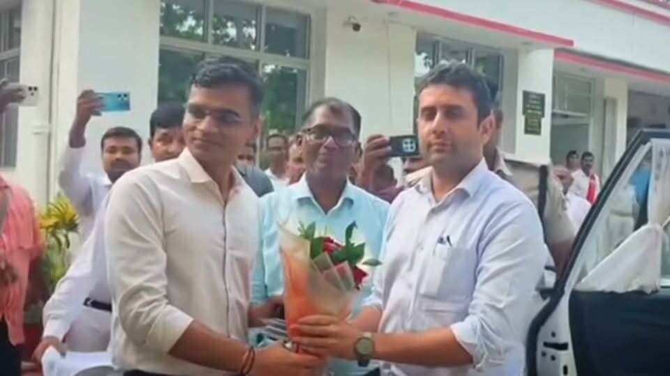 बेगूसराय के नए DM रिची पांडेय ने संभाला पदभार, सुशासन और जनसमस्याओं का समाधान पहली प्राथमिकता