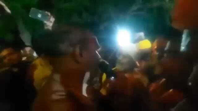 “गलती की है तो आपका जूता और मेरा सिर बराबर…” कांवड़ियों के हंगामे के बीच इंस्पेक्टर जितेंद्र प्रताप सिंह का बयान वायरल
#uttarakhand
#roorkeecivilhospital
#indiakhabar9
#BJPGovernment
#SDRF
