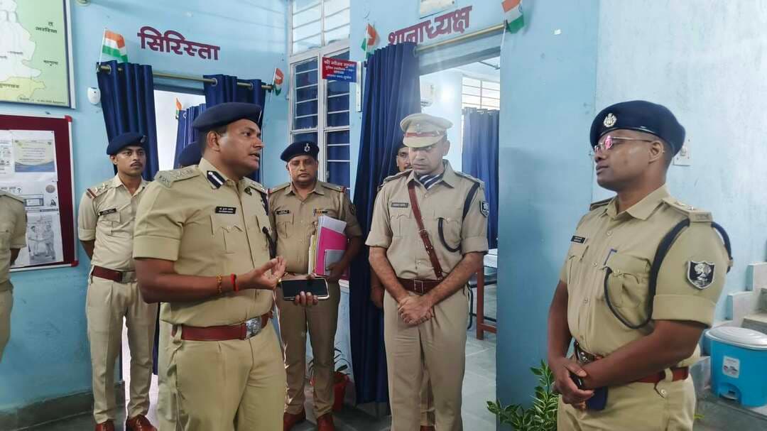साइबर थाना सुपौल का डीआईजी ने किया निरीक्षण, लंबित कांडों के त्वरित निष्पादन का दिया निर्देश.....see more
