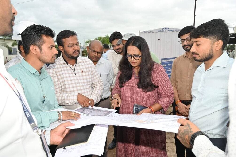 कलेक्टर श्रीमती तुलिका प्रजापति ने नालंदा लाइब्रेरी, मेडिकल कॉलेज भवन एवं साइंस पार्क का निरीक्षण किया।
उन्होंने निर्माण कार्यों में गुणवत्ता सुनिश्चित करते हुए निर्धारित समय-सीमा में कार्य पूर्ण करने के निर्देश दिए।