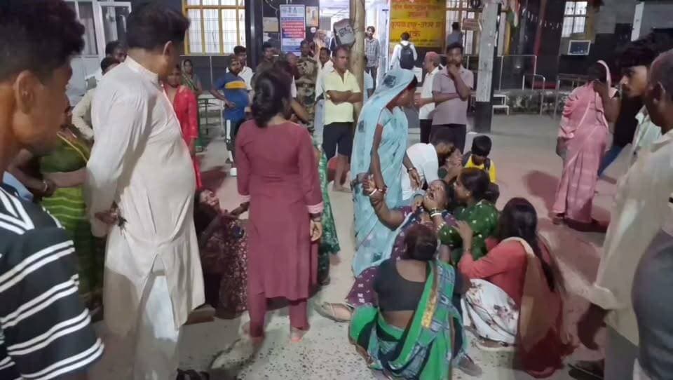 सड़क किनारे मरणासन्न मिले मजदूर की अस्पताल में मौत मामले में हत्या का आरोप लगाकर परिजनों का मंडलीय अस्पताल में हंगामा, पुलिस पर लापरवाही का आरोप
https://abckhabar.in/?p=7715
