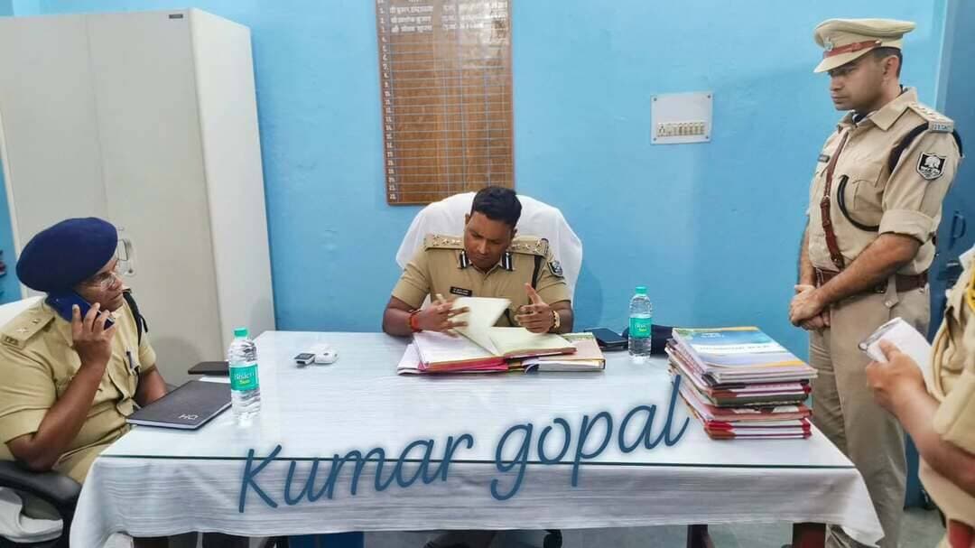 DIG डॉ. कुमार आशीष ने साइबर थाना सुपौल का किया निरीक्षण, लंबित कांडों का निपटारे का दिया निर्देश।
Home Department, Govt. of Bihar Supaul, Bihar - सुपौल - बिहार Supaul Police District Administration Supaul सुपौल पुलिस Supaul Supaul सुपौल बिहार
#facebookviral #facebookreels #facebookpost #follower #follow #fb #fbreelsvideo #fbreels