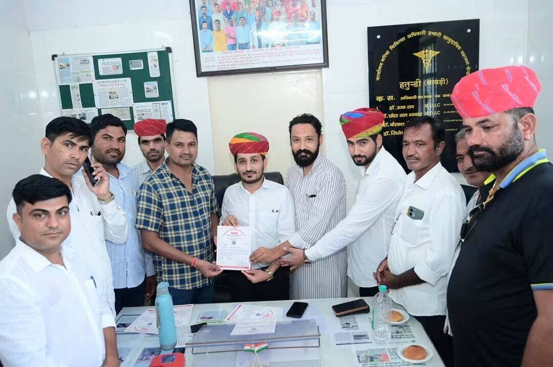 सामुदायिक स्वास्थ्य केंद्र हतुण्डी में विशाल रक्तदान शिविर का आयोजन किया गया। शिविर में 73 यूनिट रक्तदान हुआ। इस मौके पर आकाशदीप सियोल, बलवीर सिंह, प्रकाश सोनी, मोहनराम खोड़, सरपंच जसवंत सिंह, एईएन हतुण्डी कैलाश सहित बड़ी संख्या में युवा लोगों और क्षेत्रवासी उपस्थित रहे।