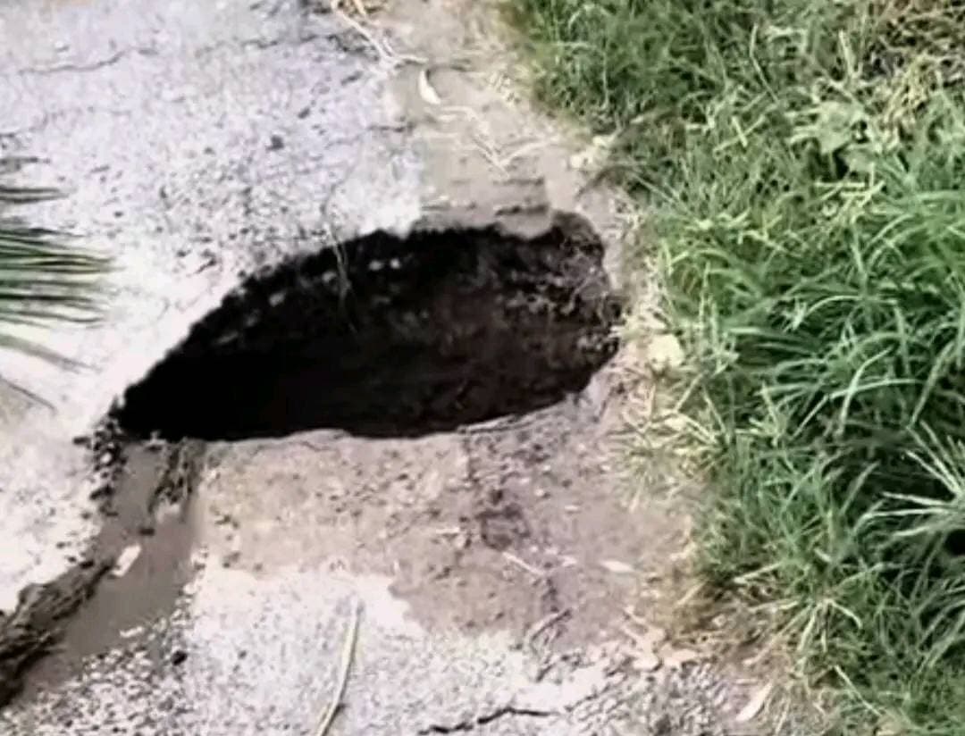 नेवल से गढ़ी बीरबल रोड पर गांव बियानी के पास बरसात के कारण पुलिया टूट चुकी है , कभी भी कोई भी हादसा हो सकता है , विभाग इस ओर तुरंत ध्यान दें ।