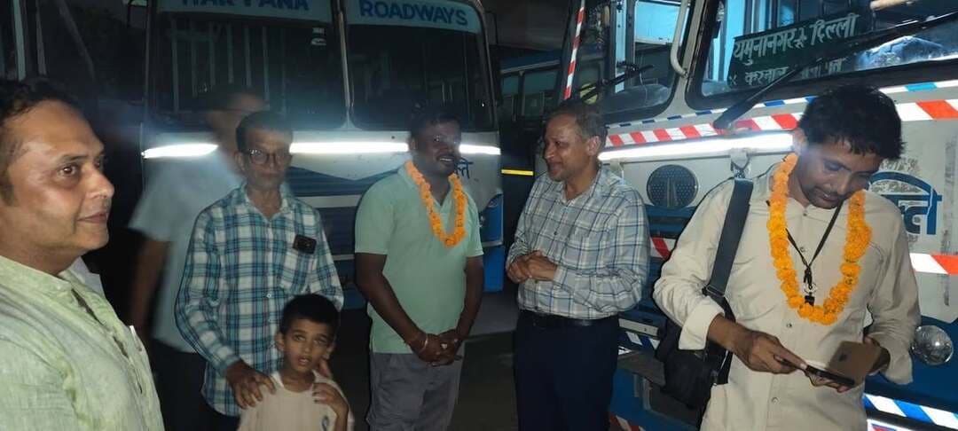 यमुनानगर से दिल्ली के लिए शाम आठ बजे बस सेवा पुनः शुरू करने के लिए विधायक श्री घनश्याम दास अरोड़ा जी व भाजपा जिलाध्यक्ष माननीय श्री राजेश सपरा जी हरियाणा रोडवेज के महाप्रबंधक श्री संजय रावल जी व स्टाफ का धन्यवाद एवं आभार जय श्री राम भारत माता की जय वन्दे-मातरम् विभोर पाहुजा पार्षद संजय मित्तल प्रधान व्यापार मण्डल रोशन लाल शर्मा जिला संयोजक भाजपा कर्मचारी प्रकोष्ठ एवं स्दस्य जिला लोक सम्पर्क एवं कष्ट निवारण समिति यमुनानगर जिला सह संयोजक जयदेव आर्य हरियाणा परिवहन कर्मचारी संघ के प्रधान संजीव काम्बोज राज कुमार चौहान मुल्खराज अरोड़ा