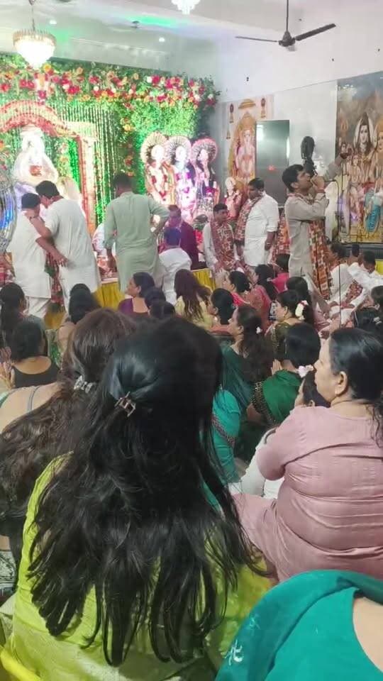 🔴 LIVE | श्री खाटू श्याम बाबा का भव्य जागरण 🙏✨
श्रावण मास के शुक्ल पक्ष की दशमी तिथि एवं ज्येष्ठा नक्षत्र के पावन अवसर पर राज नगर एक्सटेंशन, गाज़ियाबाद में श्री खाटू श्याम बाबा का भव्य जागरण 🌺🪔
आइए, बाबा के दिव्य दरबार से सीधा LIVE दर्शन करें और बाबा का आशीर्वाद प्राप्त करें। 🙏❤️
💙 हारे का सहारा — बाबा श्याम हमारा 💙
🌸 जय श्री श्याम 🌸
#KhatuShyam #KhatuShyamBaba #JaiShreeShyam #ShyamBaba #LiveDarshan #Jagran #RajNagarExtension #Ghaziabad #KhatuShyamJagran #श्यामबाबा #जयश्रीश्याम #खाटूश्याम