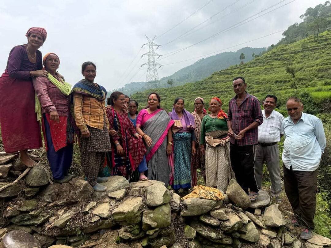 #निसनी गांव में ग्रामीणों से संवाद
#कांग्रेस नेत्री अरुणा कुमार ने साबर सिंह जी की अध्यक्षता में निसनी गांव का भ्रमण कर ग्रामीणों से मुलाकात की। इस दौरान ग्रामीणों ने पेयजल, नाली निर्माण और अस्पताल में दवाइयों की उपलब्धता जैसी समस्याओं से अवगत कराया।
अरुणा कुमार ने मौके से ही संबंधित उच्च अधिकारियों से वार्ता कर समस्याओं के शीघ्र समाधान का आग्रह किया। साथ ही क्षेत्रवासियों से कांग्रेस के समर्थन की अपील की।
जनता की समस्याएं, जनता की आवाज—कांग्रेस की प्राथमिकता।