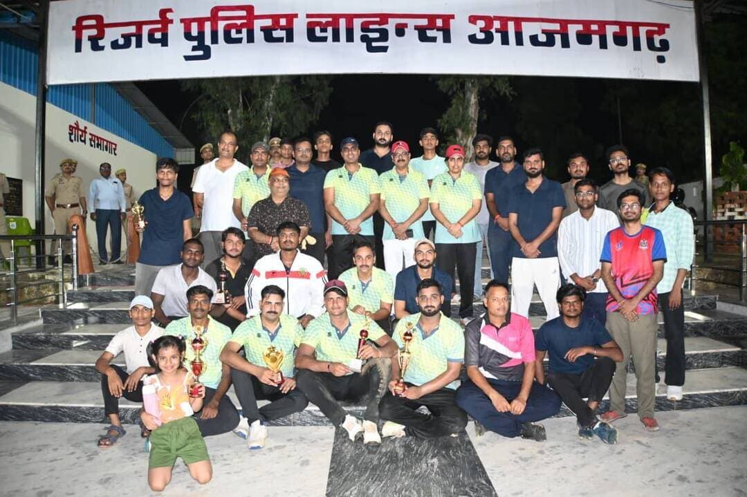 आजमगढ़ में रात के रोमांचक क्रिकेट मुकाबले में SSP इलेवन का जलवा, महाराजा सुहेलदेव जायंट्स को 128 रन से हराया
https://abckhabar.in/?p=7721