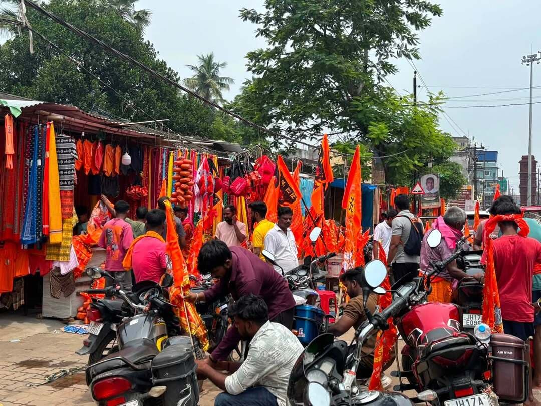 सावन की अंतिम सोमवारी को लेकर उमड़ा आस्था का जनसैलाब, जल उठाने के लिए रवाना हुए श्रद्धालु!
#shorts #reelsviral