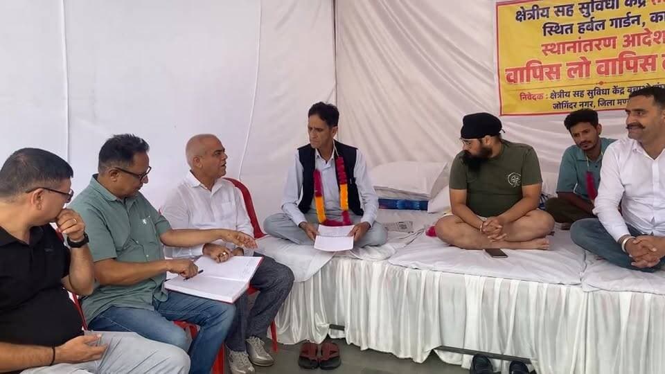 LIVE Update: जोगिंदर नगर में क्रमिक अनशन जारी,जोगिन्दरनगर
विकास मंच के संस्थापक केके सकलानी का मिला समर्थन