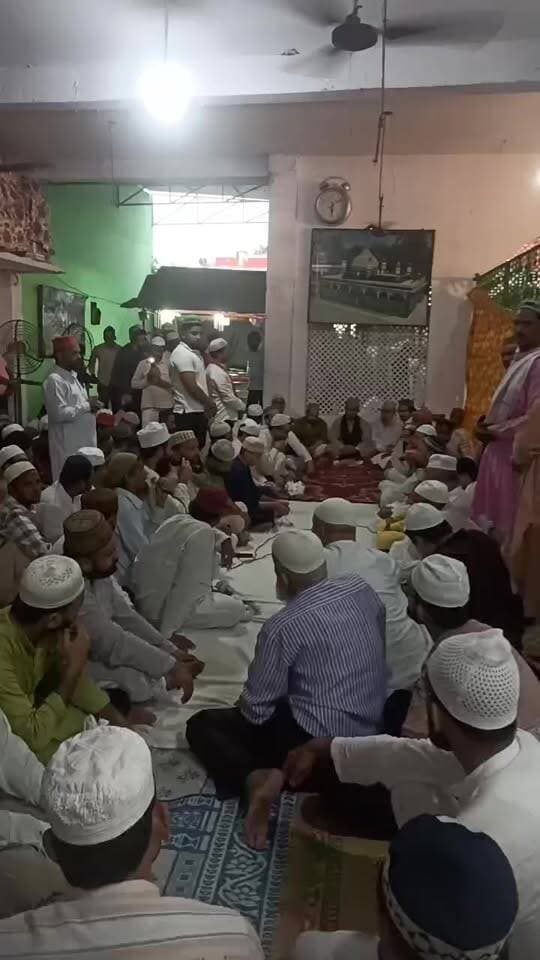 दरगाह नासिर मियां के सज्जादानशीन मरहूम हज़रत सुल्तान अहमद नासरी के सेम की फातिहा का सीधा प्रसारण
#दरगाह_नासिर_मियां #NasirMiyan #Sajjadanashin #HazratSultanAhmadNasri #SultanAhmadNasri #Fatiha #FatihaKhwani #DarghaNasirMiyan #Bareilly #BareillyDarpan #LiveBroadcast #LiveCoverage #सीधा_प्रसारण #बरेली #उर्स #खानकाह #Sufi #SufiSaint #IslamicEvent