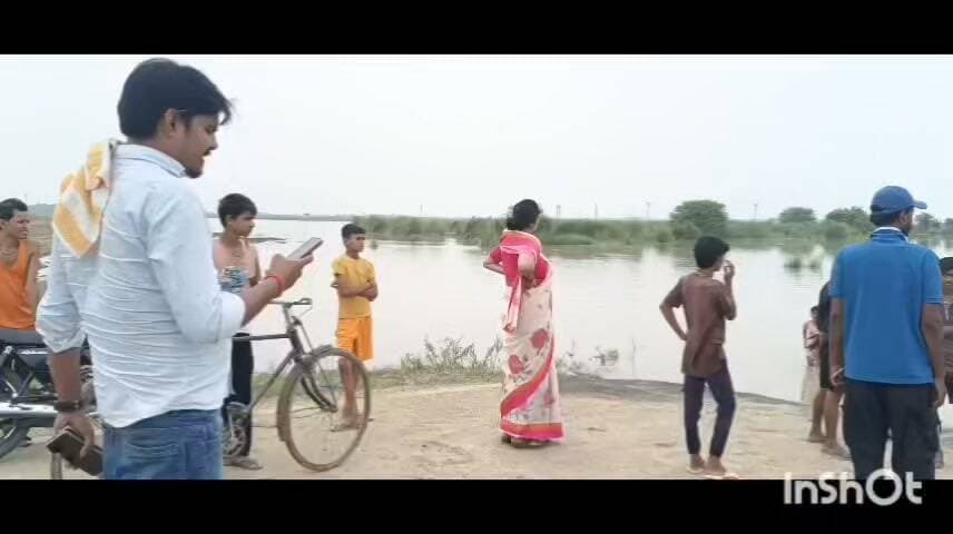बड़हरा प्रखंड में गंगा के बढ़ते जल स्तर को लेकर बाढ़ पीड़ितों से राजद नेत्री व समाज सेविका सोनाली सिंह ने की मुलाकात जाना हाल-चाल