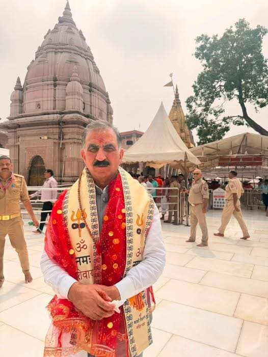 वाराणसी में 𝐂𝐌 सुक्खू: काशी विश्वनाथ मंदिर में टेका माथा, महादेव से मांगा हिमाचल के लिए आशीर्वाद