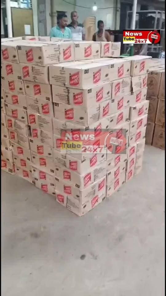 311 कार्टन शराब लदा पिकअप बरामद, ड्राइवर गिरफ्तार
#LiquorSeized #AlcoholSmuggling #PoliceAction #DriverArrested #HighwayNews #BiharPolice #PatnaNews #FatuhaNews #LatestNews News Tube 24X7