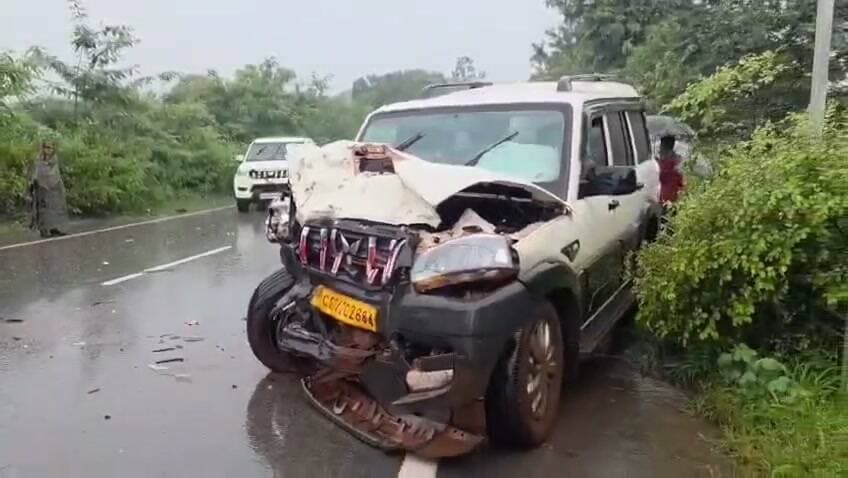 Kondagaon Big Accident : рд╡рдирдордВрддреНрд░реА рдХреЗрджрд╛рд░ рдХрд╢реНрдпрдк рдХреЗ рдХрд╛рдлрд┐рд▓реЗ рдХреА рдЧрд╛реЬрд┐рдпрд╛рдВ рджреБрд░реНрдШрдЯрдирд╛рдЧреНрд░рд╕реНрдд, рдХрдИ рдЧрд╛рдбрд╝рд┐рдпреЛрдВ рдореЗрдВ рд╣реБрдИ рдЯрдХреНрдХрд░, 4 рдкреБрд▓рд┐рд╕рдХрд░реНрдореА рд╡ рдбреНрд░рд╛рдЗрд╡рд░ рдХреА рд╣рд╛рд▓рдд рдЧрдВрднреАрд░... #CGNews #chhattisgarh #chhattisgsrhupdate #рдХреЛрдВрдбрд╛рдЧрд╛рдБрд╡ Video
