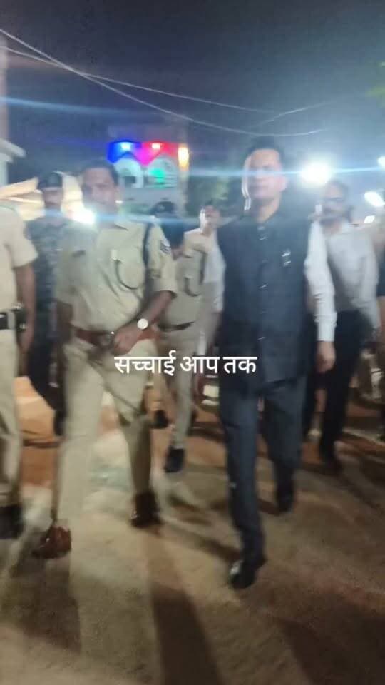 BISFI श्रावण मास की अंतिम सोमवारी को पहुंचे जिला पदाधिकारी आनंद शर्मा साथ में SSP योगेंद्र कुमार एसपी शिवम धाकड़ भी मौजूद हैं।
District Administration, Madhubani Madhubani Police #viralpost #fbpost #fb #bolbam #trendingvideo #short