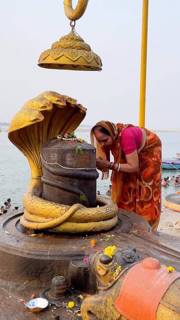 Last Monday of sawan 🔱❤️✨
Follow 👉 @bsb_vlogs
#explore #sawan #monday #kashivishwanathtemple #kashi