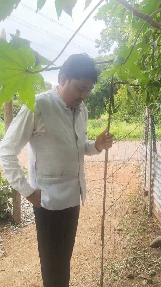 #झारखंड का वायरल हनुक सपेरा के घर का गेट।