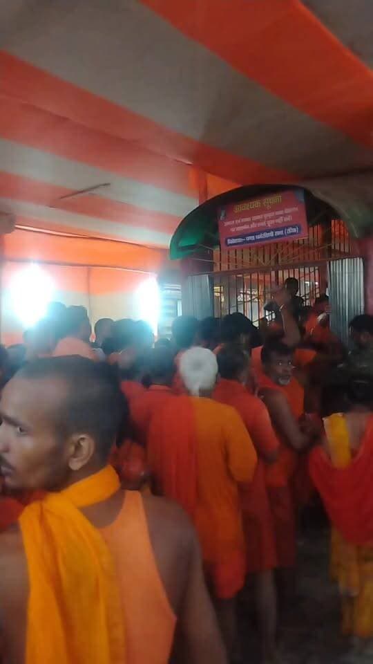 चौथी सोमवारी को श्रद्धालुओं के भीड़ का दबाव घटा मानसरोवर फुटओवर ब्रिज से दिया जा रहा है प्रवेश