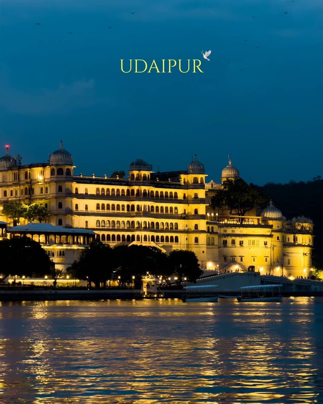 City of Lakes, city of lights, city of dreams ✨
#sunset #udaipur #lakecity #sunsetphotography #udaipurdiaries