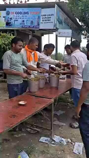 पाली में कांवड़ियों के लिए भंडारे में बांटी पूड़ी-सब्जी, मुस्लिम समाज के लोगों ने भी की सहभागिता