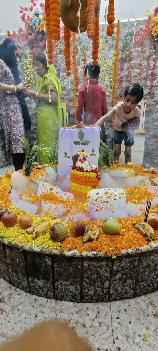चौथे सोमवार को महा श्रृंगार से सजे महमाया ब्रह्मस्थान मंदिर के भोलेनाथ
पूरी खबर कमेंट बॉक्स में पढ़ें