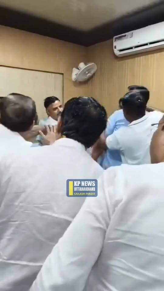 उत्तराखंड का विकास करते उत्तराखंड के जनप्रतिनिधि रुद्रपुर उधम सिंह नगर में एस आई आर पर जनप्रतिनिधियों की बैठक में हंगामा......mor