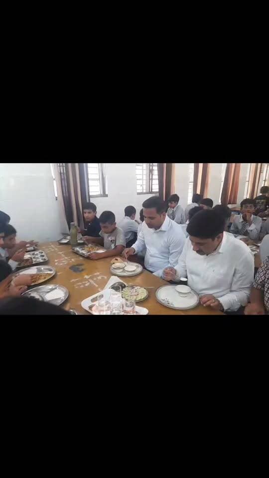 जवाहर नवोदय विद्यालय कोठीपुरा पहुंचे उपायुक्त, विद्यार्थियों संग किया भोजन और संवाद
#highlight