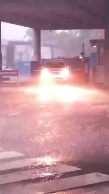 राजधानी दिल्ली में मूसलाधार बारिश से तापमान में आई गिरावट #IMDNEWS #weather #Rain #LiveNews #Delhi
