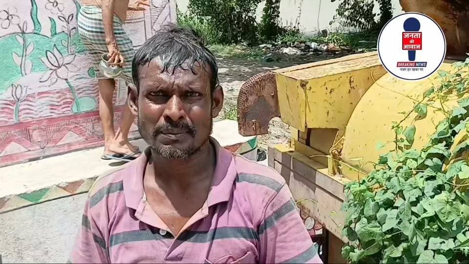 गंगा नदी के बढ़ते जलस्तर और कटाव के कारण मोकामा के (जंजीरा) दियारा क्षेत्र में बाढ़ का खतरा पैदा हो गया है, जिससे प्रभावित स्थानीय लोगों ने सुरक्षित स्थानों की ओर पलायन करना शुरू कर दिया है।
#Mokama
