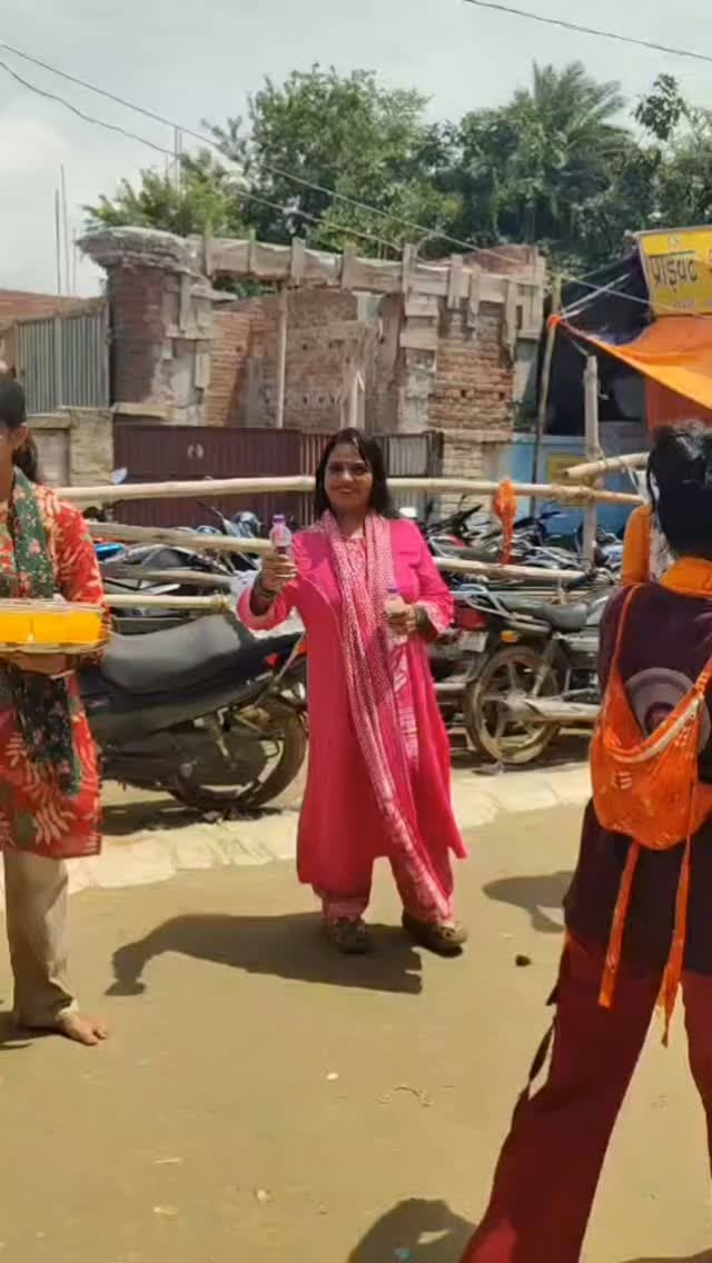 अंतिम सोमवारी पर सनातन फाउंडेशन एवं महादेव कृपा ने की श्रद्धालुओं की सेवा ।
#deoghartalks #mahadevkripa #sanatanfoundation #deoghar