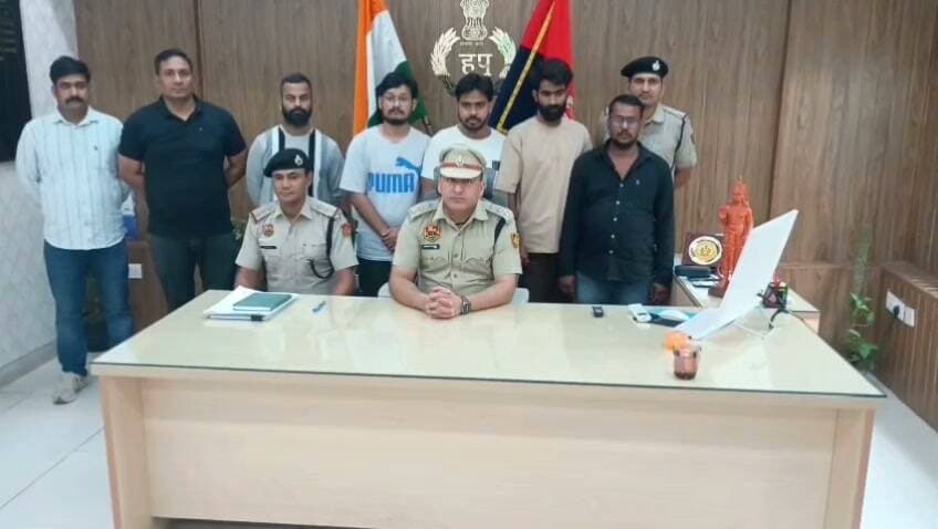 इन्वेस्टमेंट के नाम पर 13 करोड़ 80 लाख रुपये की साइबर ठगी करने वाले गिरोह को बैंक खाते उपलब्ध कराने वाले 5 आरोपी गिरफ्तार।
ठगी की राशि में से करीब 5 लाख रुपये संबंधित बैंक खाते में ट्रांसफर हुए थे।
आरोपी Telegram के माध्यम से चाइनीज साइबर फ्रॉड गिरोह से जुड़कर बैंक खाते उपलब्ध कराते थे।
गुरुग्राम, गौरव गर्ग, 25 अगस्त । 4 नवंबर 2024 को शिकायतकर्ता ने पुलिस थाना साइबर अपराध पूर्व, गुरुग्राम में शिकायत दी थी कि उसके साथ इन्वेस्टमेंट के नाम पर करीब 13 करोड़ 80 लाख रुपये की साइबर ठगी की गई। प्राप्त शिकायत पर पुलिस थाना साइबर अपराध पूर्व, गुरुग्राम में संबंधित धाराओं के तहत अभियोग अंकित किया गया। अभियोग का आगामी अनुसंधान स्पेशल साइबर क्राइम यूनिट, सेक्टर-56, गुरुग्राम द्वारा किया जा रहा है।
स्पेशल साइबर क्राइम यूनिट, सेक्टर-56, गुरुग्राम की पुलिस टीम ने तकनीकी साक्ष्यों एवं बैंकिंग ट्रेल के आधार पर कार्रवाई करते हुए 21 अगस्त को आरोपी नीरज को दिल्ली से तथा 22 अगस्त को आरोपी सूरज सरोज को देहरादून, आरोपी सुरजीत कुमार उर्फ मानस को शिमला तथा आरोपी प्रशांत शर्मा व तेज प्रताप सिंह शेखावत को देहरादून/शिमला क्षेत्र से गिरफ्तार किया। आरोपियों की पहचान नीरज पुत्र सूबेदार निवासी खसरा नं. 1336/1337, स्वरूप विहार एक्सटेंशन, कादीपुर, उत्तर-पश्चिम दिल्ली; सूरज सरोज पुत्र मनीराम निवासी गांव गोमाडीह, लालगंज, जिला आजमगढ़, उत्तर प्रदेश; सुरजीत कुमार उर्फ मानस पुत्र बंटी चक्रवती निवासी जयपुर, राजस्थान; प्रशांत शर्मा पुत्र गोपाल शर्मा निवासी जयपुर, राजस्थान तथा तेज प्रताप सिंह शेखावत पुत्र कृपाल सिंह शेखावत निवासी जयपुर, राजस्थान के रूप में हुई। आरोपी नीरज को 21 अगस्त को माननीय अदालत में पेश करके 3 दिन का पुलिस हिरासत रिमांड प्राप्त किया गया।
पुलिस पूछताछ के दौरान सामने आए बैंकिंग ट्रेल के अनुसार, उपरोक्त अभियोग में ठगी गई राशि में से करीब 5 लाख रुपये Gupta Industries के करेंट बैंक खाते में ट्रांसफर हुए थे। आरोपी निखिल गुप्ता ने पूछताछ में बताया कि उसने उक्त बैंक खाता आरोपी मनजीत ददयान को 50 हजार रुपये में बेचा था। आरोपी मनजीत ददयान ने बताया कि उसने उक्त बैंक खाता आगे आरोपी नीरज को 60 हजार रुपये में बेचा था। आरोपी नीरज ने पूछताछ में बताया कि उसने उक्त बैंक खाता आरोपी सूरज के माध्यम से आरोपी सुरजीत को 90 हजार रुपये में बेचा था।
पूछताछ में यह भी ज्ञात हुआ कि आरोपी सुरजीत कुमार उर्फ मानस Telegram के माध्यम से चाइनीज साइबर फ्रॉड करने वाले व्यक्तियों से जुड़ा हुआ था। सुरजीत अपने अन्य साथियों सूरज सरोज, प्रशांत शर्मा व तेज प्रताप सिंह शेखावत के साथ मिलकर साइबर ठगी करने वाले गिरोह को बैंक खाते उपलब्ध करवाता था तथा उक्त नेटवर्क से जुड़कर साइबर ठगी की वारदातों को अंजाम देने में सहयोग करता था। आरोपियों द्वारा उपलब्ध करवाए गए बैंक खातों का प्रयोग साइबर ठगी की राशि प्राप्त करने एवं आगे ट्रांसफर करने के लिए किया जाता था।
पुलिस पूछताछ में यह भी सामने आया कि आरोपी सुरजीत उर्फ मानस को Telegram के माध्यम से Joy नामक व्यक्ति ने अलग-अलग Telegram ग्रुपों में जोड़ा था। सुरजीत इन ग्रुपों में बैंक खातों की जानकारी शेयर करता था तथा इसके बदले Cryptocurrency/Binance के माध्यम से भुगतान प्राप्त करता था। आरोपी सुरजीत अपने अन्य साथी के माध्यम से उक्त राशि को अलग-अलग स्थानों से नकद प्राप्त करता था।
पुलिस टीम द्वारा आरोपियों के कब्जे से कुल 6 मोबाइल फोन बरामद किए गए हैं। इनमें आरोपी नीरज से 1, सूरज सरोज से 1, सुरजीत कुमार उर्फ मानस से 2, प्रशांत शर्मा से 1 तथा तेज प्रताप सिंह शेखावत से 1 मोबाइल फोन बरामद हुआ है। बरामद मोबाइल फोन का तकनीकी विश्लेषण किया जा रहा है।
पुलिस टीम द्वारा आरोपियों को माननीय अदालत में पेश किया गया। सूरज सरोज व सुरजीत कुमार उर्फ मानस को 1 दिन के पुलिस हिरासत रिमांड पर लिया गया, जबकि नीरज, प्रशांत शर्मा व तेज प्रताप सिंह शेखावत को न्यायिक हिरासत में भेजा गया। अभियोग में अब तक कुल 40 आरोपियों को गिरफ्तार किया जा चुका है। अभियोग में बैंक खातों के माध्यम से हुए वित्तीय लेन-देन, ठगी की राशि, अन्य सह-आरोपियों एवं साइबर ठगी नेटवर्क के संबंध में गहनता से पूछताछ एवं तकनीकी जांच जारी है।