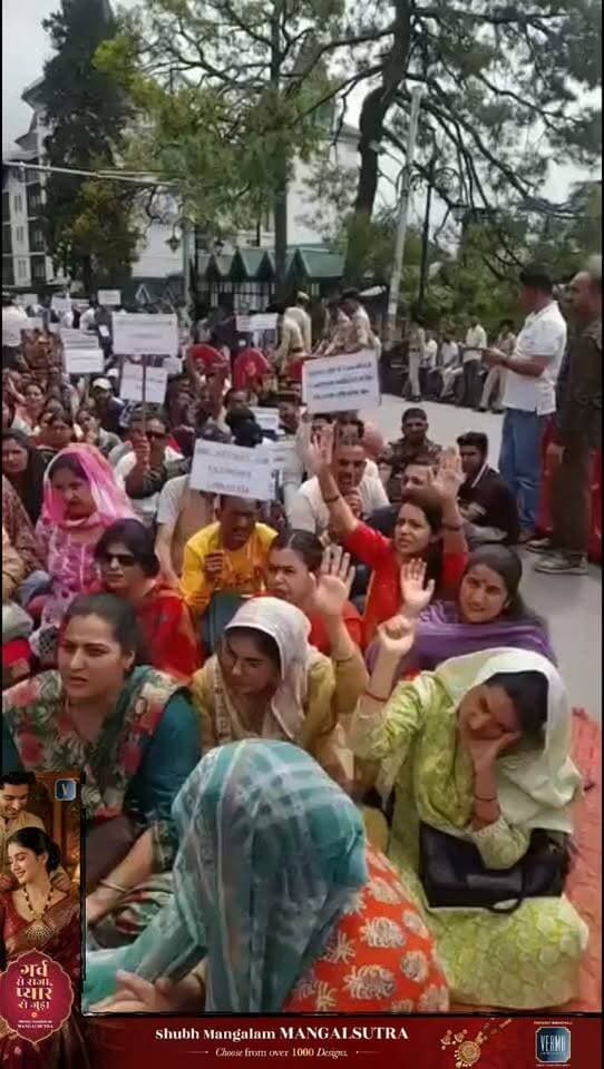 शिमला: आउटसोर्स कर्मचारियों का विधानसभा घेराव, देखिए ताजा तस्वीरें....
