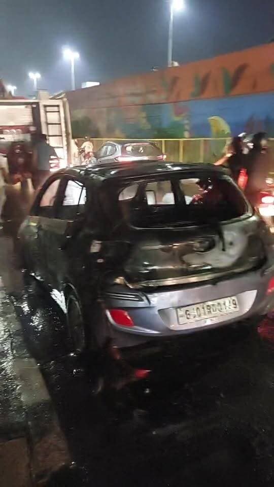 बड़खल फ्लाईओवर के नीचे चलती कार में लगी भीषण आग 🔥🚗 | Hyundai i10 धू-धूकर जली
फरीदाबाद के बड़खल फ्लाईओवर के नीचे चलती हुई Hyundai i10 कार में अचानक भीषण आग लग गई। देखते ही देखते कार आग की लपटों में घिर गई। मौके पर अफरा-तफरी का माहौल बन गया। 🔥
#Faridabad #BadhkalFlyover #CarFire #Hyundaii10 #BreakingNews #FaridabadNews #FireIncident #A2ZNewsUpdate #आपकीआवाज