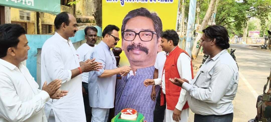 Public App पर सफर शुरू किए हुए आज 3 साल पूरे हो गए, और बिजली का काम छोड़े हुए भी करीब 3 वर्ष हो चुके हैं। पीछे मुड़कर देखता हूं तो यह तस्वीर एक अलग ही कहानी बयां करती है।