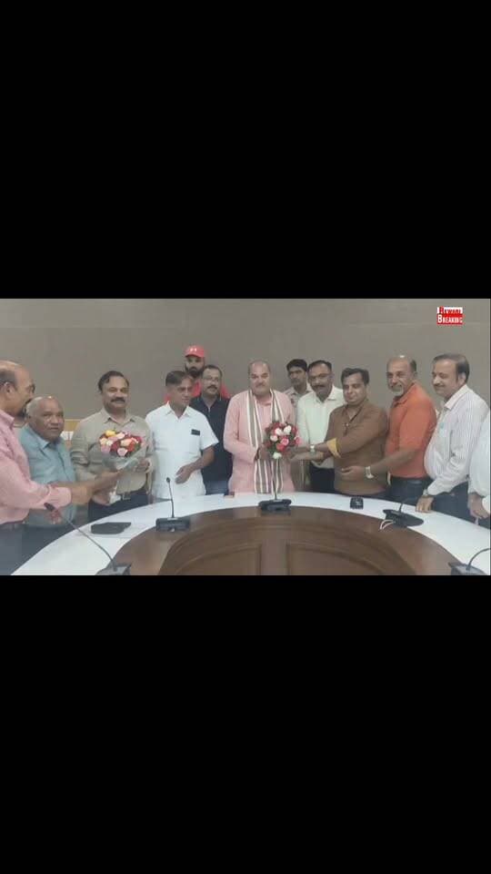 रेवाड़ी विधायक और#DMC का एक्शन प्लान तैयार#दूध निकालने के बाद पशुओं को सड़कों पर छोड़ा तो होगा...?