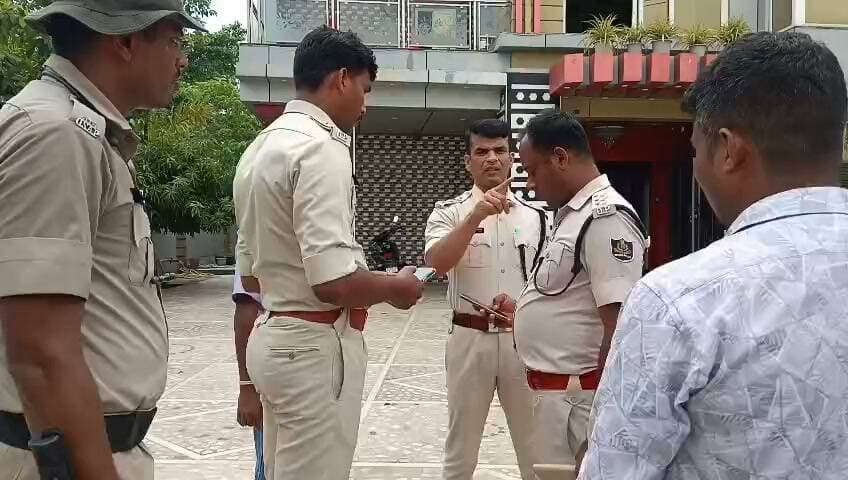 ଗିରଫ ହୋଇ ଜେଲ ଗଲେ ମଦ ମାଫିଆ ସେକ ସାଜନ,
ବେଆଇନ ଭାବେ ଚୋରା ଦେଶୀ ମଦ କାରବାର କରୁଥିବା ଅଭିଯୋଗରେହେଲେ ଗିରଫ
#jalasore #mahimatv #balasore #spbalasore