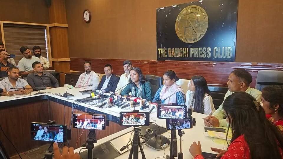 अमीषा प्रसाद की महत्वपूर्ण Press Conference LIVE | छात्र आंदोलन, Police Action और हिरासत को लेकर क्या कहा ?
#AmishaPrasad #अमीषाप्रसाद #PressConference #StudentProtest #छात्रआंदोलन #PoliceAction #पुलिसकार्रवाई #PoliceCustody #JharkhandNews #RanchiNews #RanchiLive #JharkhandLive #StudentRights #LiveNews #HindiNews #PublicAwareness #BreakingNewsHindi