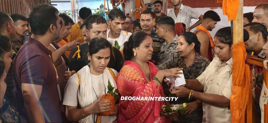 जिला प्रशासन देवघर की पहल देवघर के स्थानीय लोगों ने किया सावन में बाबा बैद्यनाथ के दर्शन