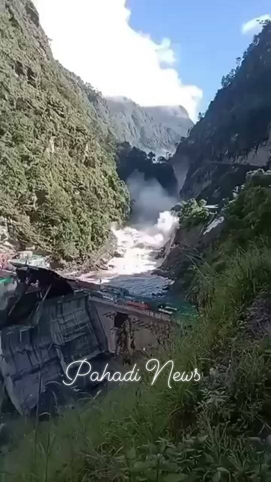 प्रकृति का रौद्र रूप 🌊
नेपाल में सैलाब ने मचाई भारी तबाही! 🌊
तेज बहाव इतना विकराल था कि डैम का हिस्सा भी अपने साथ बहाकर ले गया। 😱
देखिए प्रकृति का यह भयावह रौद्र रूप और पानी की ताकत का खौफनाक मंजर।
वीडियो को अंत तक जरूर देखें और सुरक्षित रहें। 🙏
#नेपाल #सैलाब #Flood #Nature #प्रकृति_का_रौद्र_रूप #नेपाल_बाढ़ #PahadiNews #SunilPahadi