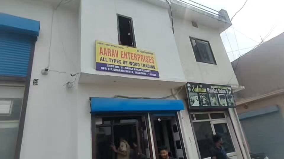 यमुनानगर में नेशनल कंपनी लॉ ट्रिब्यूनल की रेड, कई दस्तावेज, रिकॉर्ड लिया गया कब्जे में
आप पार्टी के स्टेट सीनियर वाइस प्रेसीडेंट व प्रत्याशी रहे आदर्श पाल पर लगे आरोप, आदर्श पाल ने आरोपो को नकारा
50 करोड़ से अधिक की हेराफेरी का आरोप
फर्जी माइनिंग बिल बनाने, जीएसटी चोरी का आरोप
Youtube link 👇 👇 👇 👇
https://youtu.be/U_uIxvoVilc?si=RDKP_NXoQzo6zlwE
#Yamunanagar #IllegalMining #MiningScam #IllegalBilling #YamunanagarBreakingnews