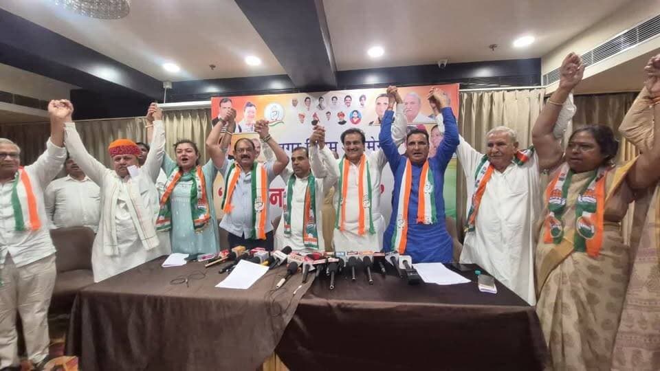 अजमेर में कांग्रेस ने खोला सवालों का मोर्चा, देवनानी से लेकर विकास तक घेरा !
#RajasthanNews #LatestNews #ajmer #Congress #bjp