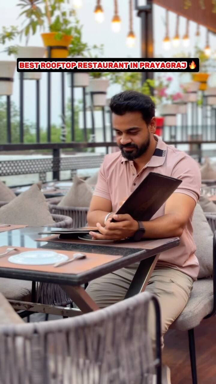 Prayagraj ka ek aisa rooftop spot jahan vibe, ambience aur food тАФ teeno hain ekdum next level! тЬиЁЯН╜я╕П
Friends ya family ke saath next get-together ka plan ho to Hill N High zarur try karein. ЁЯШН
ЁЯОУ Students & Kitty Party par 10% OFF!
ЁЯУН St. JosephтАЩs College Gate No. 1, Shakuntala Hospital ke bagal mein, Prayagraj.
#prayagraj #rooftoprestaurant #indiancuisine #bestoffer #explorepage