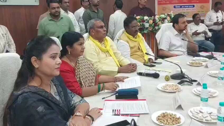 गाजीपुर।
यूपी के मंत्री ओमप्रकाश राजभर का बयान।
जातीय जनगणना पर विपक्ष के आरोप पर बयान।
विपक्ष का काम है विरोध करना,सरकार का काम है अपना काम करना-ओपी राजभर।
पीएम ने जब जातिवार जनगणना की घोषणा की तो विपक्ष में श्रेय लेने की होड़ मच गयी-ओपी राजभर।
आर्थिक आधार पर आरक्षण के सवाल पर बोले ओपी राजभर #GhazipurNews