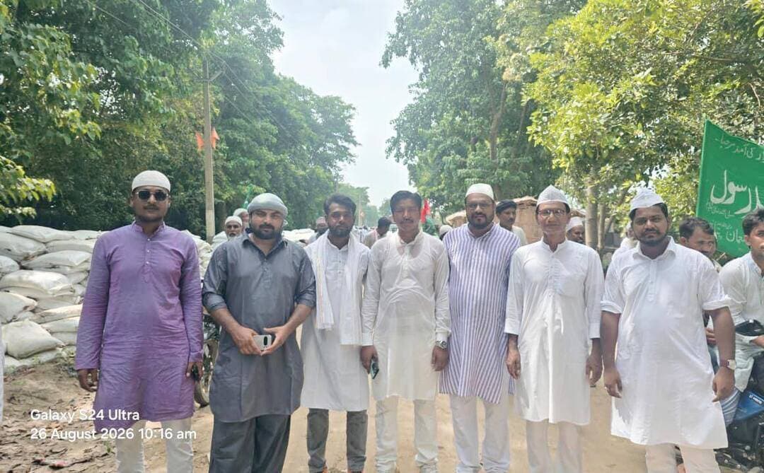 बैरगनिया में पैगंबर मोहम्मद की याद मे निकाला गया जूलूस,,
परसौनी,जोरीयाही,भटौलीया,पताही, बहीरी,,लोहारीटोला सत्पूर्वा,
उपस्थित रहे मे,अस्गर खान,, तनवीर अली खान,सदाम खान,रेजा अहमद खान, समेत आदी लोग मौजूद थे!