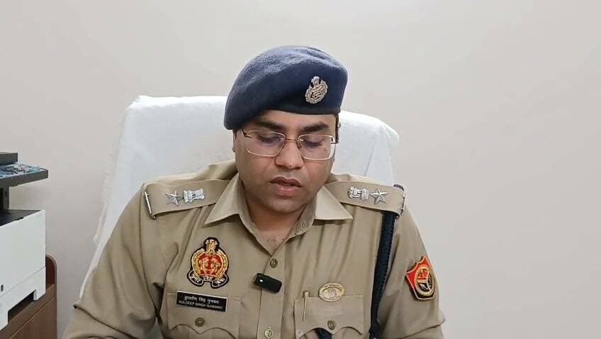 प्रयागराज की नवाबगंज पुलिस ने 3 अपराधियों को गिरफ्तार कर भेजा जेल। नकली सोना को असली सोना बात कर अपराधी करते थे फ्रॉड।
#prayagrajpolice
