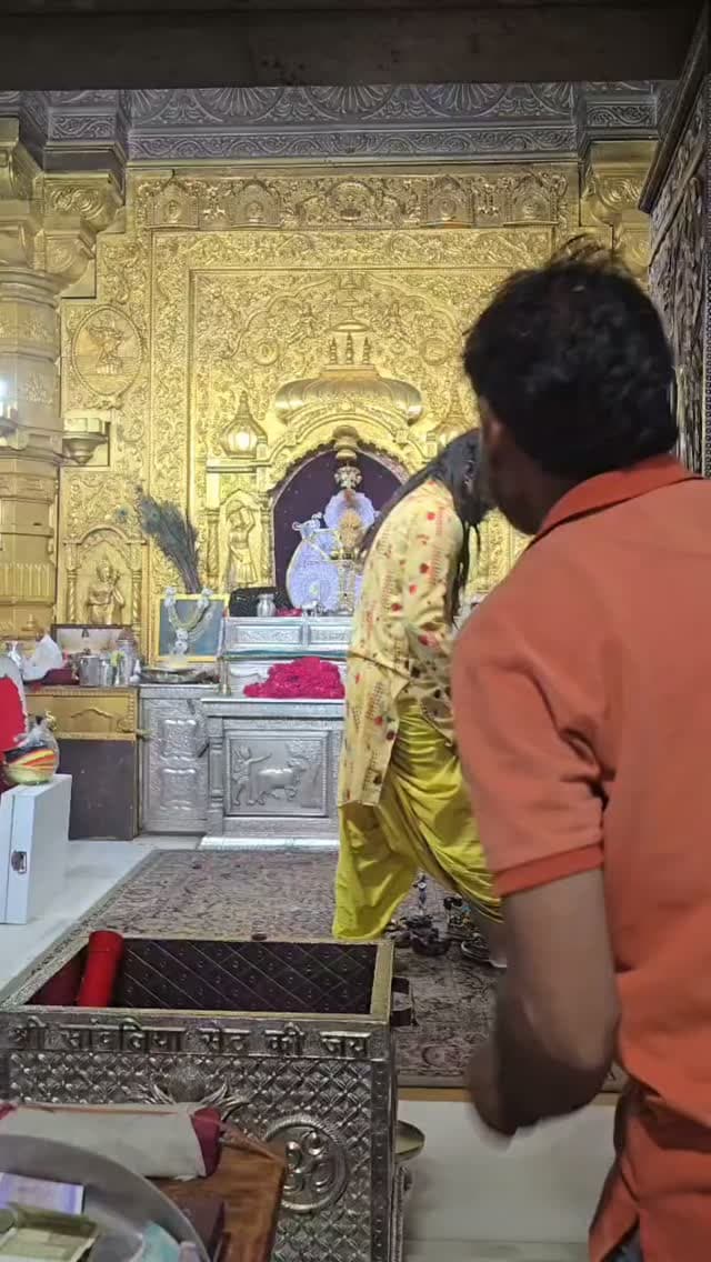 आज के श्री सांवरिया सेठ जी के लाइव दर्शन — सबसे पहले सिर्फ Hello Chittorgarh चैनल पर! 🙏❤️
हर दिन की तरह आज भी श्री सांवरिया सेठ जी के पावन लाइव दर्शन और आशीर्वाद सबसे पहले पाने के लिए जुड़े रहिए Hello Chittorgarh के साथ।
🙏 जय श्री सांवरिया सेठ जी महाराज 🙏
दर्शन भी सबसे पहले, आशीर्वाद भी सबसे पहले!