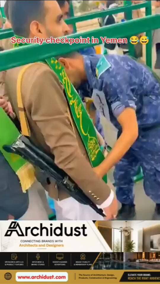 यह तस्वीर यमन (Yemen) की है – वहाँ हज़रत मुहम्मद (PBUH) के जन्मदिन के जश्न के दौरान सुरक्षा चेकपोस्ट लगाई गई थी।
लेकिन जब विदेशी पर्यटकों या पत्रकारों ने यह देखा, तो उन्होंने मासूमियत से पूछा:
🧐 "ये सैनिक किस चीज़ को ढूंढ़ रहे हैं? क्या कोई बम या आतंकी हमले की आशंका है?"
और जो जवाब मिला, वो हर किसी को चौंका देने वाला था —
"हमारे देश में हर परिवार के पास हथियार है, यह हमारी परंपरा और सुरक्षा है। हम किसी के हथियार की तलाश नहीं करते। हम तो केवल अवैध शराब, ड्रग्स और तस्करी के सामान की तलाश कर रहे हैं।"
🔫 हथियार यमन में 'साधारण' क्यों है?
· सदियों की संघर्षशील परंपरा
· जनजातीय (Tribal) समाज में हथियार प्रतिष्ठा का प्रतीक
· सरकार भी इसे अपराध नहीं मानती
· खुलेआम बाज़ार में हथियार बिकते हैं
🕵️ चेकपोस्ट पर क्या होता है?
· ❌ हथियारों पर कोई रोक नहीं
· ✅ ड्रग्स, अवैध शराब, तस्करी का माल ज़ब्त किया जाता है
· ✅ किसी को रोका जाता है तो सिर्फ अवैध चीज़ों के लिए
---
यह हमें सिखाता है कि हर संस्कृति (Culture) की अपनी परिभाषा होती है — जो एक देश में अपराध है, वही दूसरे में परंपरा हो सकती है।
क्या आपको लगता है कि यमन की यह परंपरा सही है? कमेंट में अपनी राय ज़रूर दें! 👇😯
📌 दुनिया की ऐसी ही अनोखी और चौंकाने वाली खबरों के लिए हमसे जुड़े रहें –
👉 www.bharatnamanews.com 👈
#Yemen #MuhammadBirthday #WeaponsInYemen #Checkpoint #CulturalDifference #DrugSearch #Smuggling #Tradition #GlobalNews #BharatNamaNews #हिंदीसमाचार #यमन #हथियार #परंपरा #तस्करी #ड्रग्स #ViralVideo
