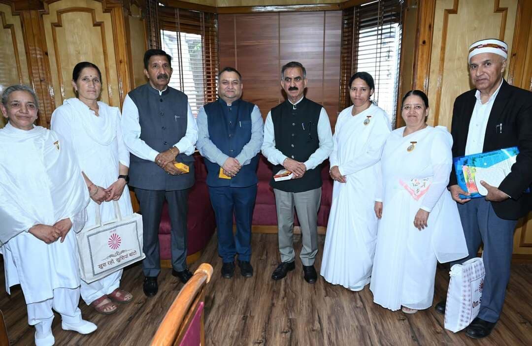 मुख्यमंत्री ठाकुर सुखविन्द्र सिंह सुक्खू को ब्रह्माकुमारी बहनों ने बांधी राखी।