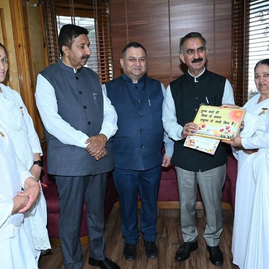 मुख्यमंत्री ठाकुर सुखविन्द्र सिंह सुक्खू को शिमला में ब्रह्माकुमारी बहनों ने बांधी राखी